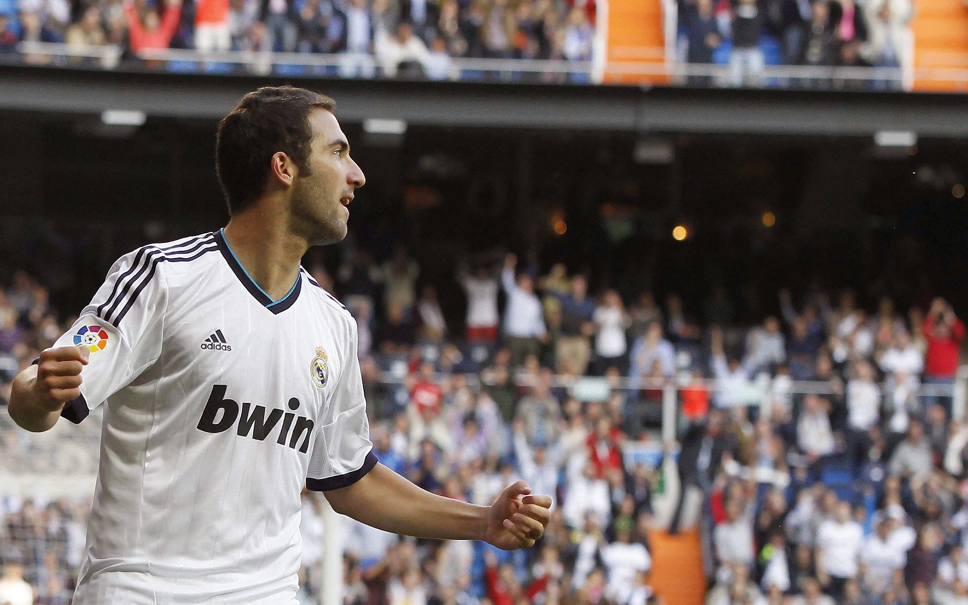 狼队斯旺西再登场，胜利在望气势如虹，斯旺西俱乐部